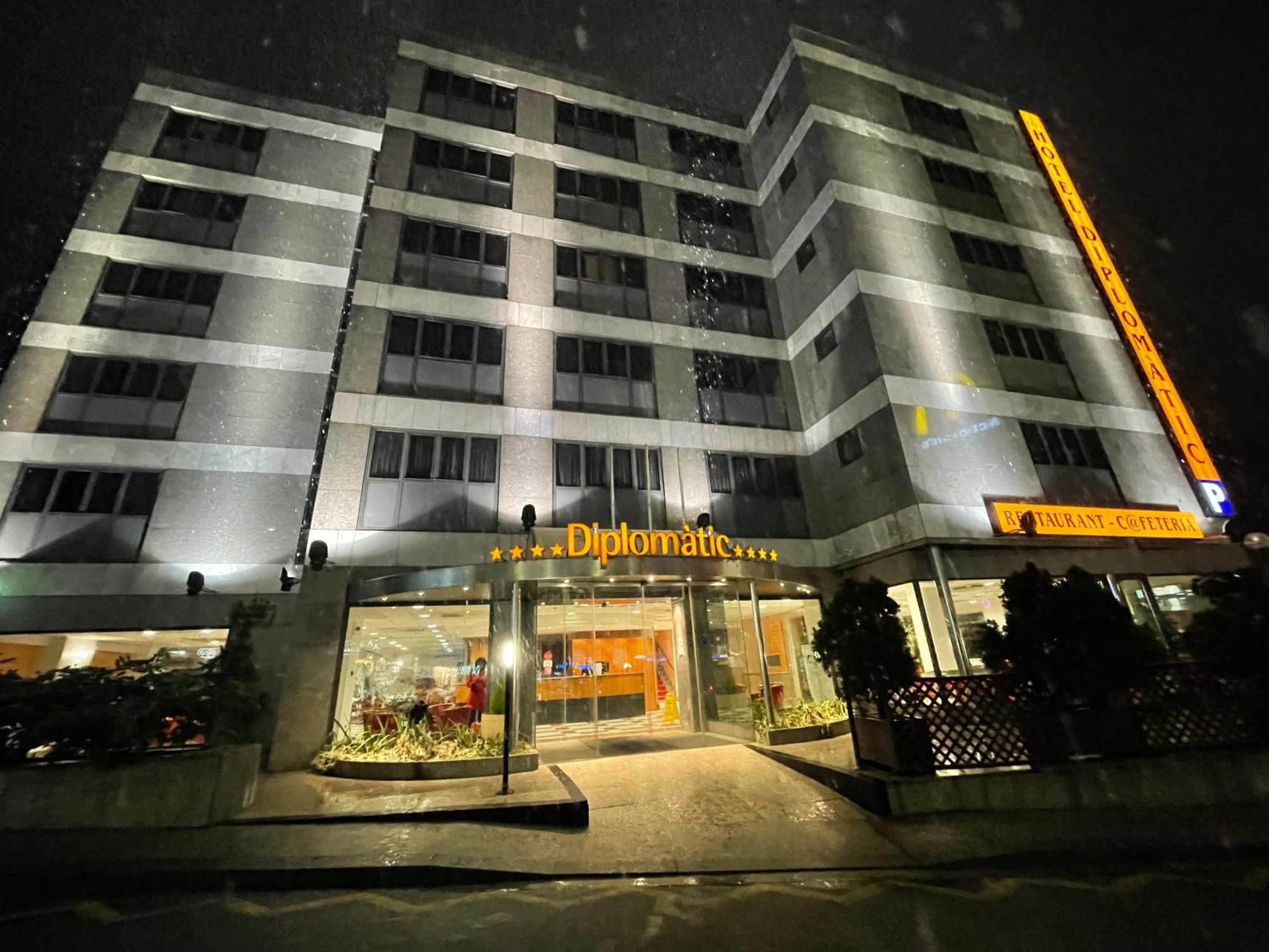 Hotel Zenit Diplomatic Andorra la Vella Esterno foto
