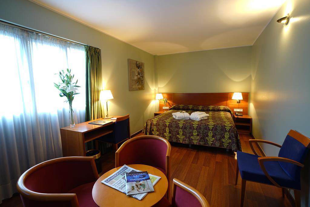 Hotel Zenit Diplomatic Andorra la Vella Esterno foto